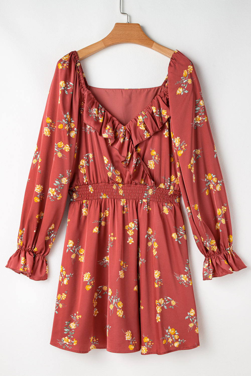 Mini-robe à imprimé floral et taille froncée, bordure à volants, col en V