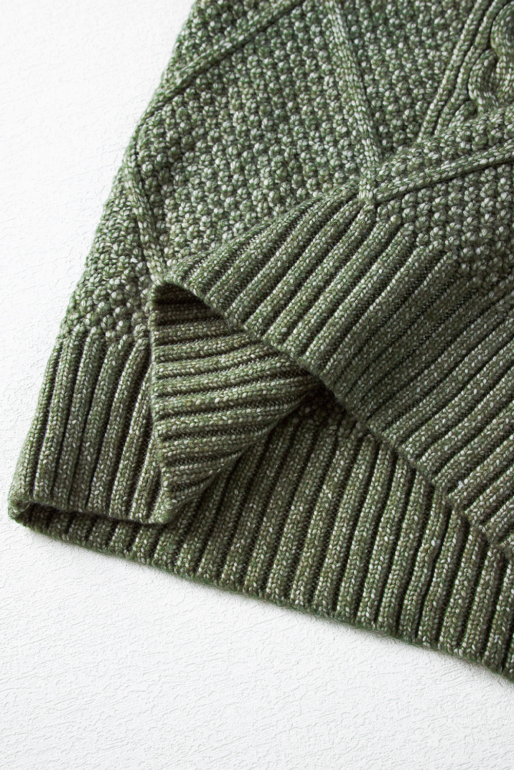 Robe pull coupe ample en tricot torsadé a épaules tombantes