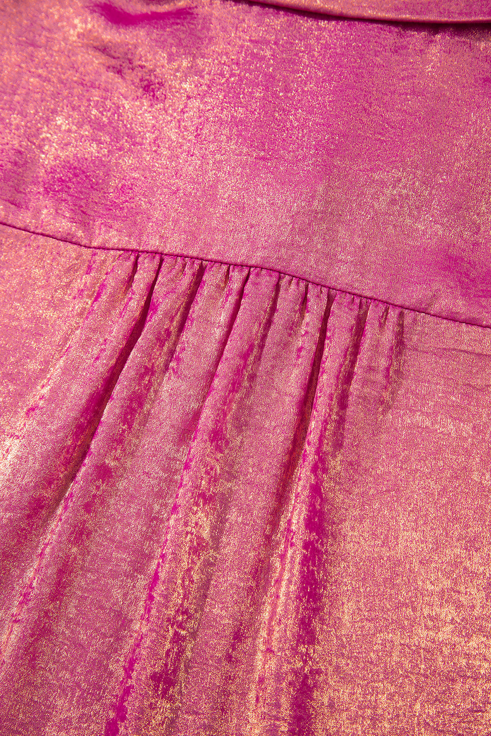 Chemise décontractée boutonnée à manches courtes et à reflets métalliques
