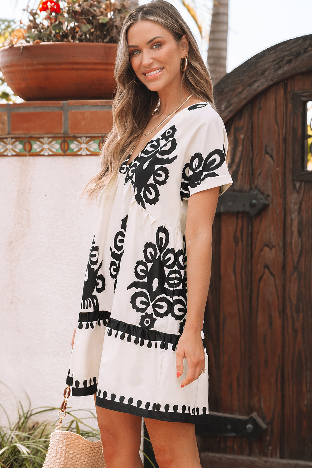 Robe à manches courtes et taille haute à imprimé vintage et col en V