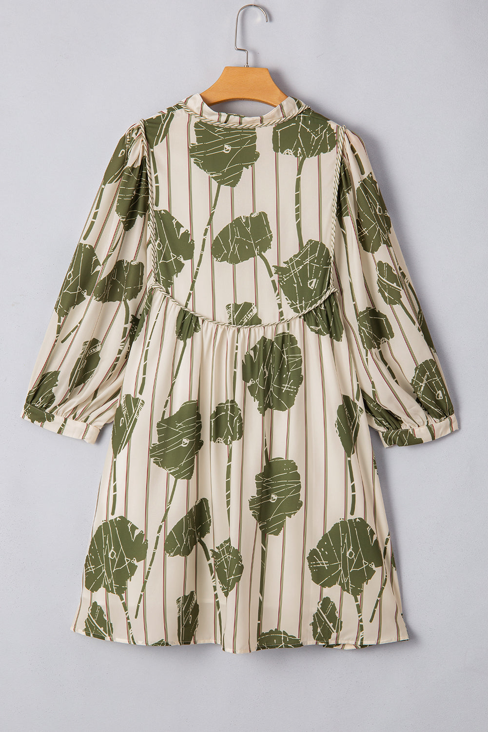 Robe à manches bouffantes et passepoils contrastés à imprimé floral et rayures