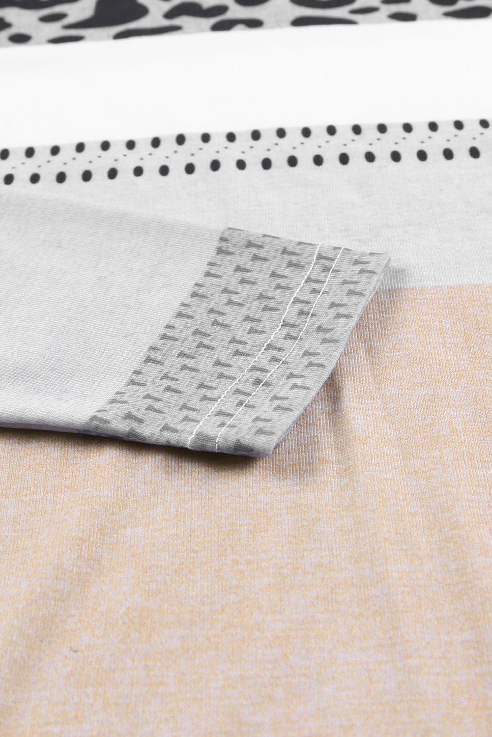 Haut léopard à col en V et blocs de couleurs