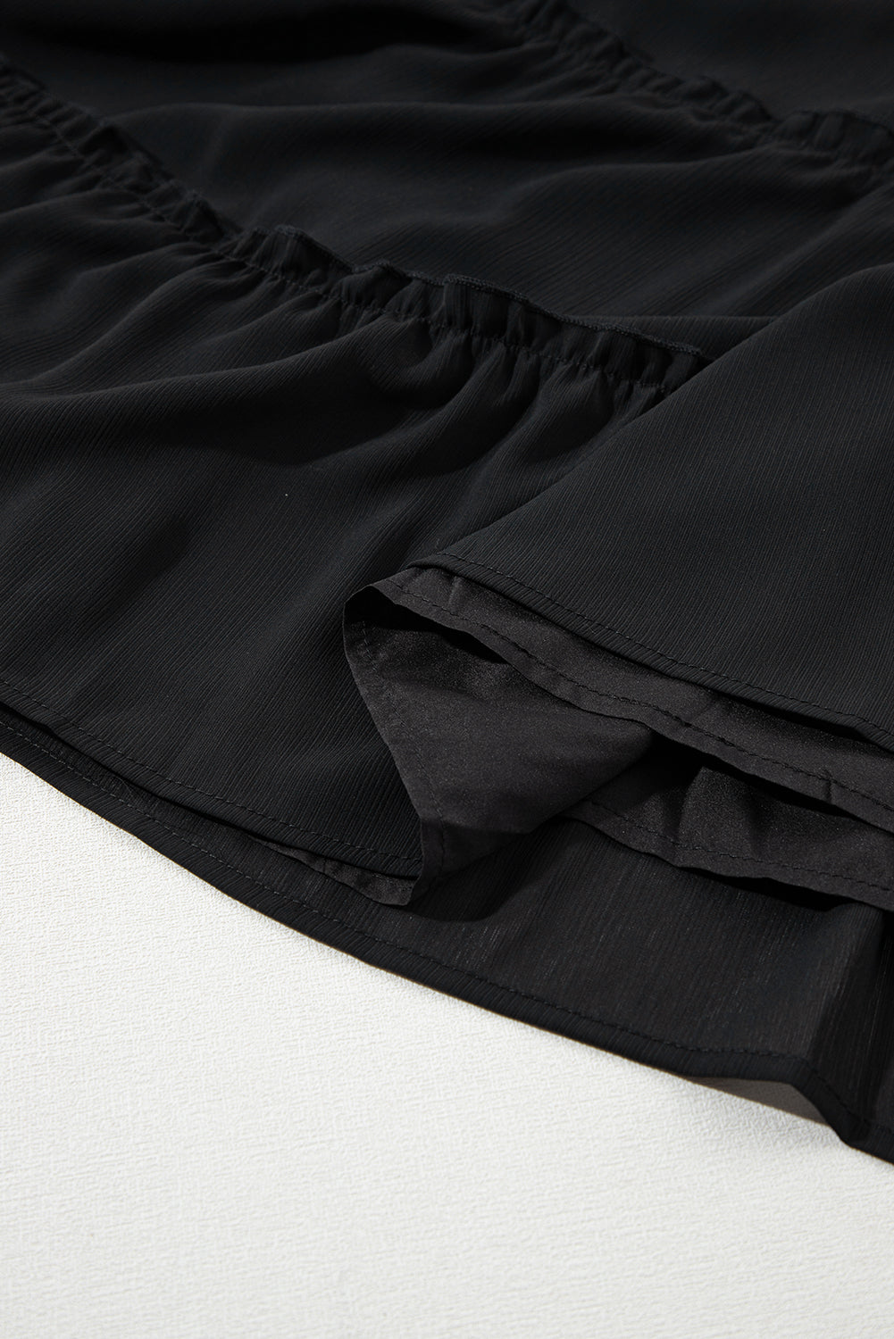 Robe sans manches à volants et col en V boutonné