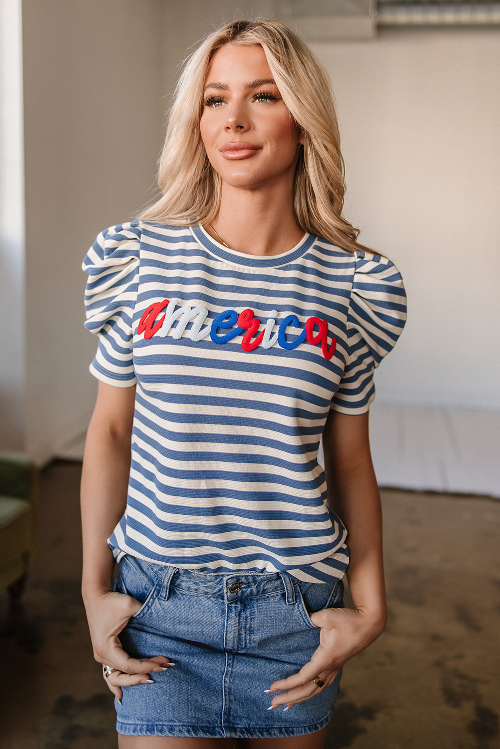 T-shirt à manches bouffantes et motif cursif America