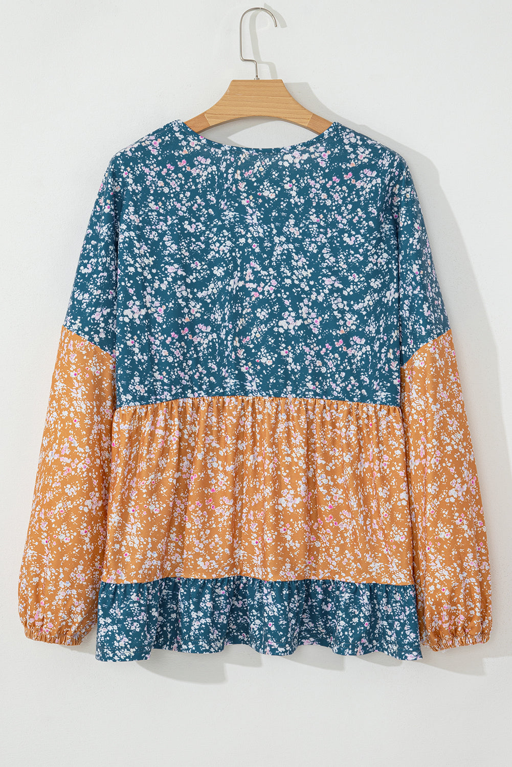 Blouse florale a col rond et ourlet a volants en patchwork de blocs de couleurs