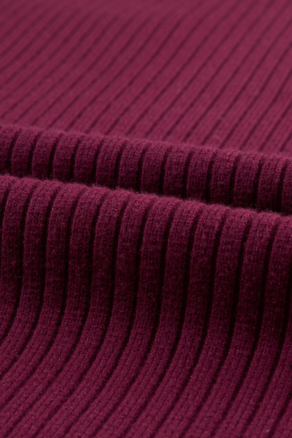 Robe pull en tricot côtelé a manches courtes et poche plaquée