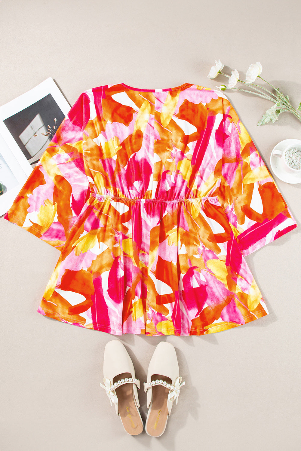 Blouse babydoll a volants et col en V a manches 3/4 et imprimé abstrait
