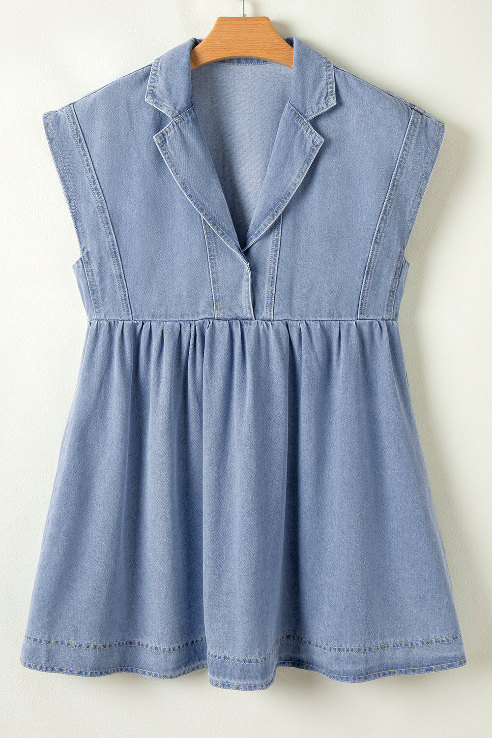 Robe babydoll en jean taille haute à col à revers et manches courtes