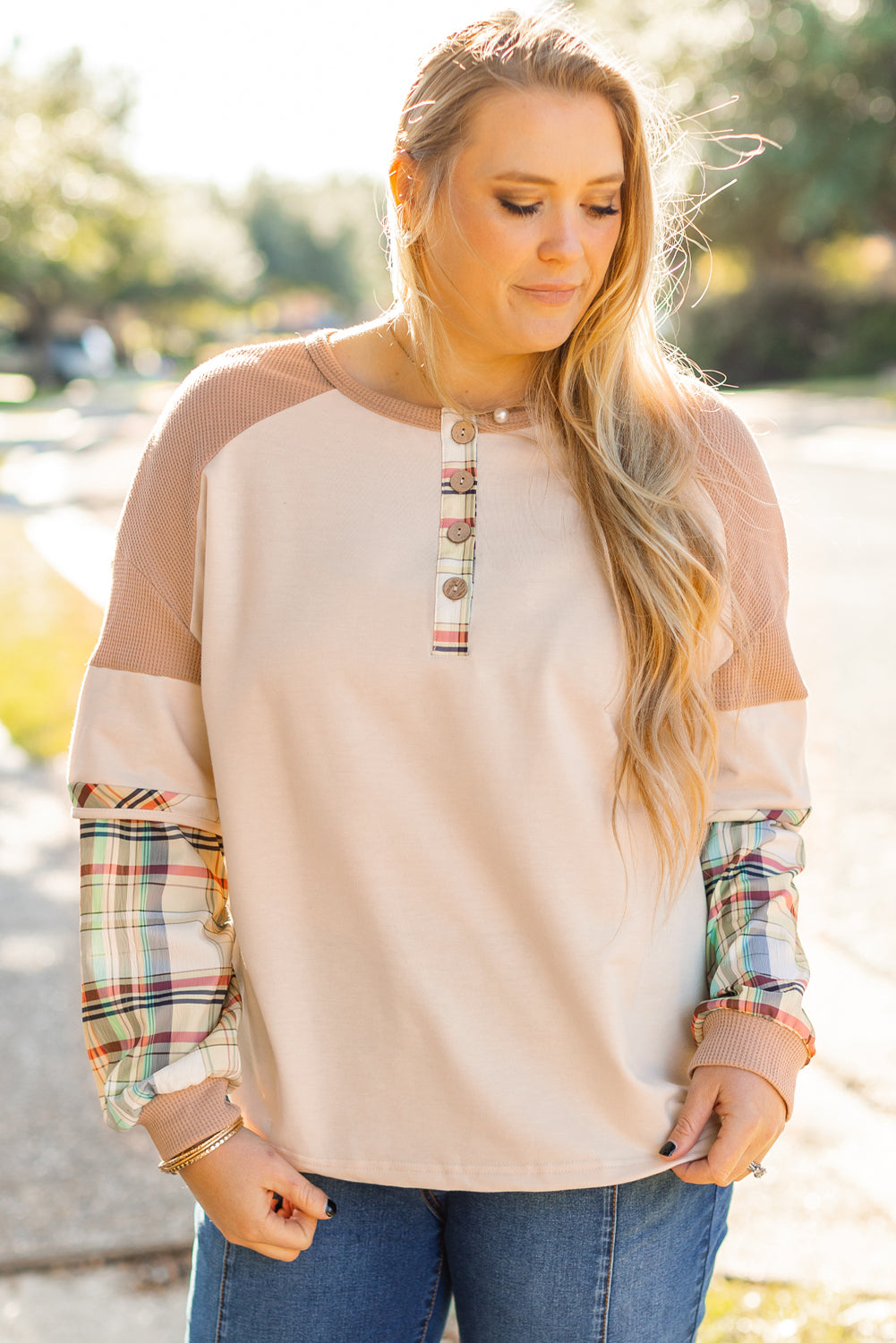 Haut Henley superposé a carreaux et patchwork de grande taille