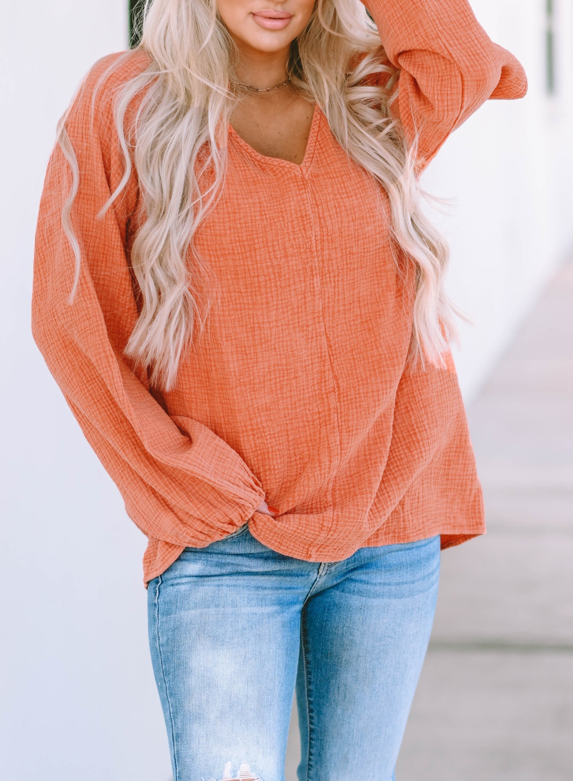 Blouse texturée froissée à volants et manches bouffantes à col fendu