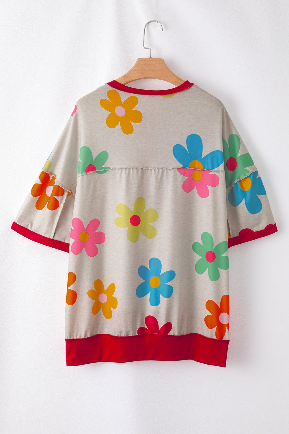 T-shirt a épaules tombantes et bordure contrastée avec œillets floraux