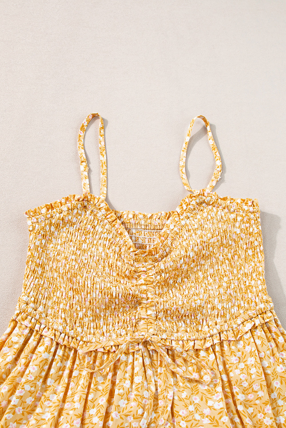 Robe longue florale smockée taille haute à froufrous