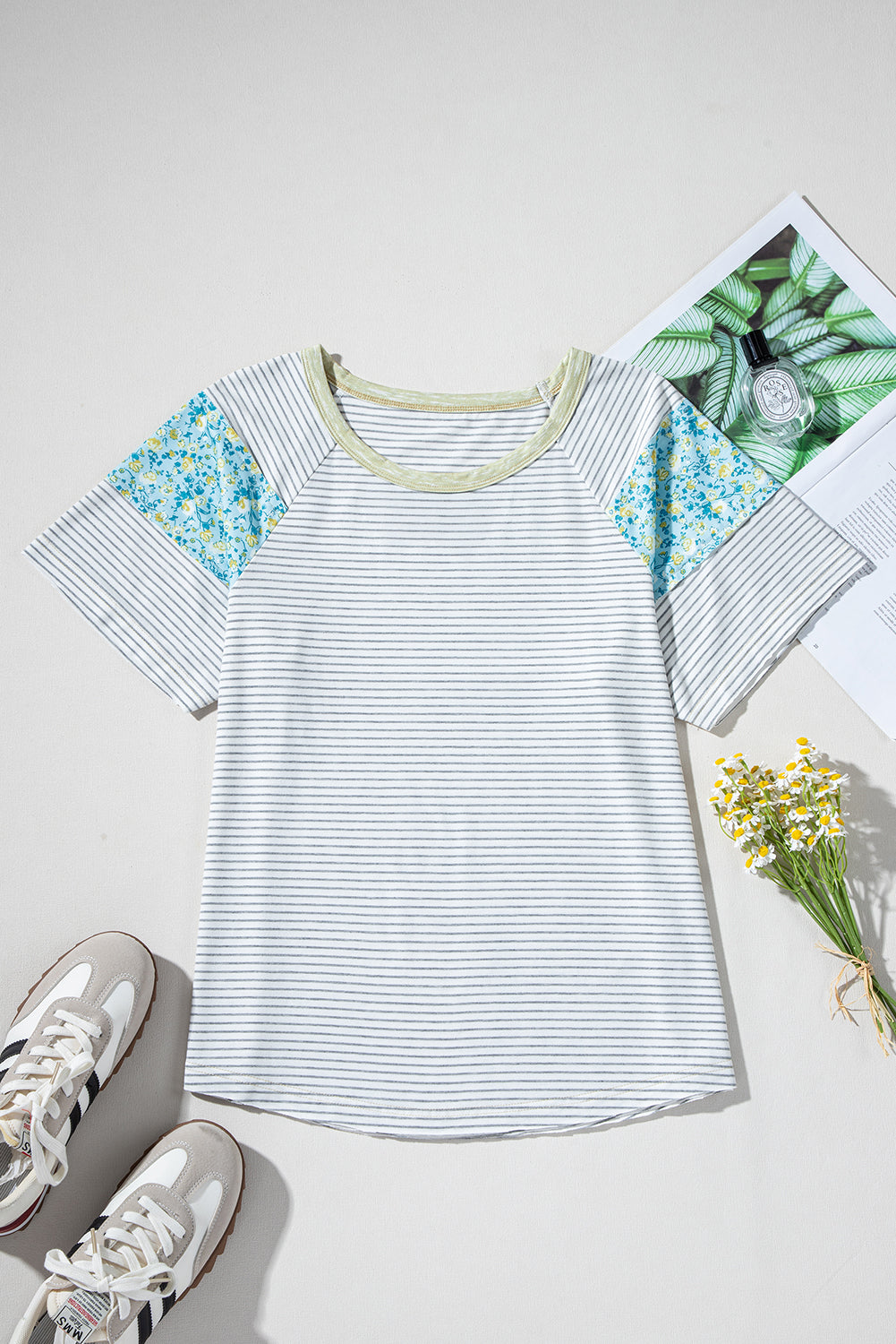 T-shirt à col rond contrasté avec manches à empiècements floraux