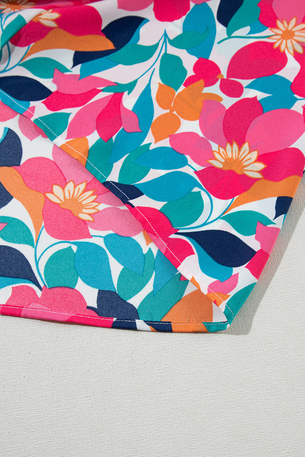 Robe longue à fleurs torsadée et smockée dans le dos