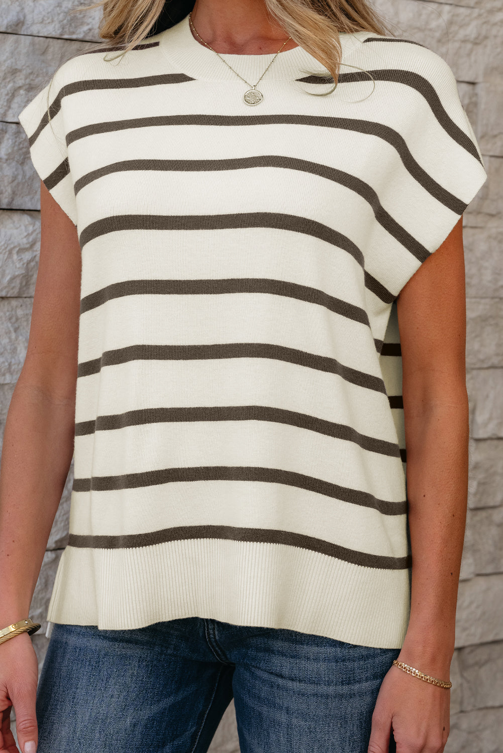 T-shirt ras du cou à manches courtes et fentes latérales