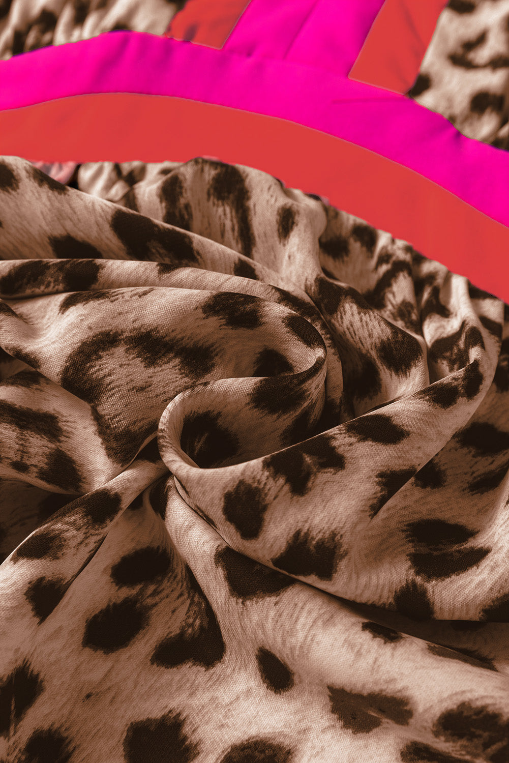 Robe longue léopard à blocs de couleurs, col en V, coupe ample