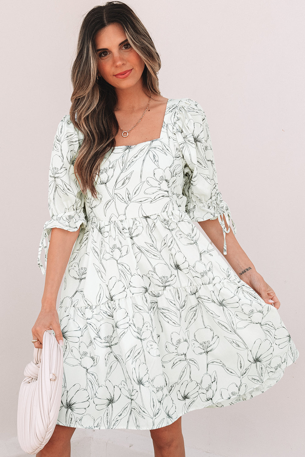 Mini-robe à imprimé floral, col carré, dos froncé, manches bouffantes