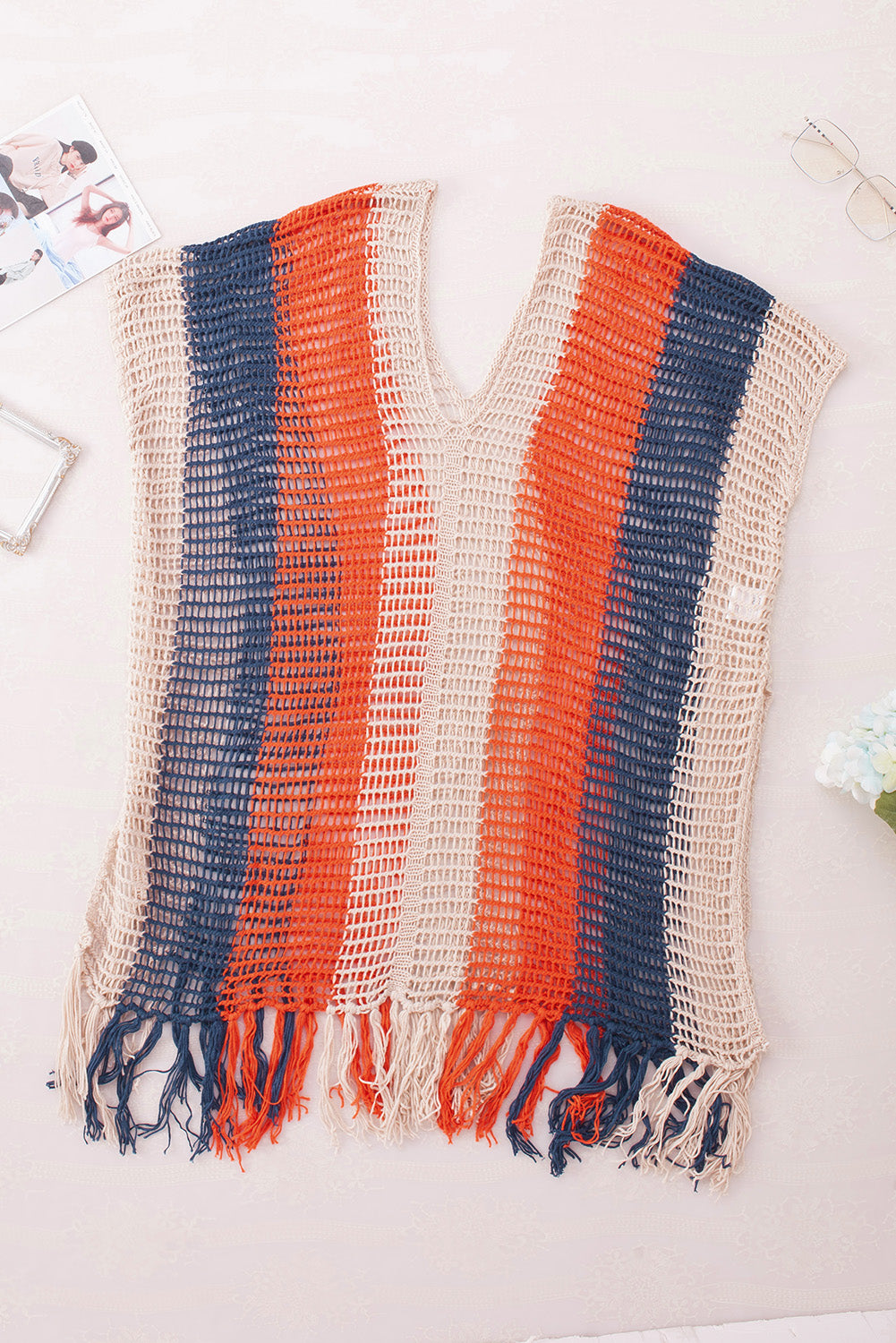 Cache-maillot de plage à col en V et pompons rayés