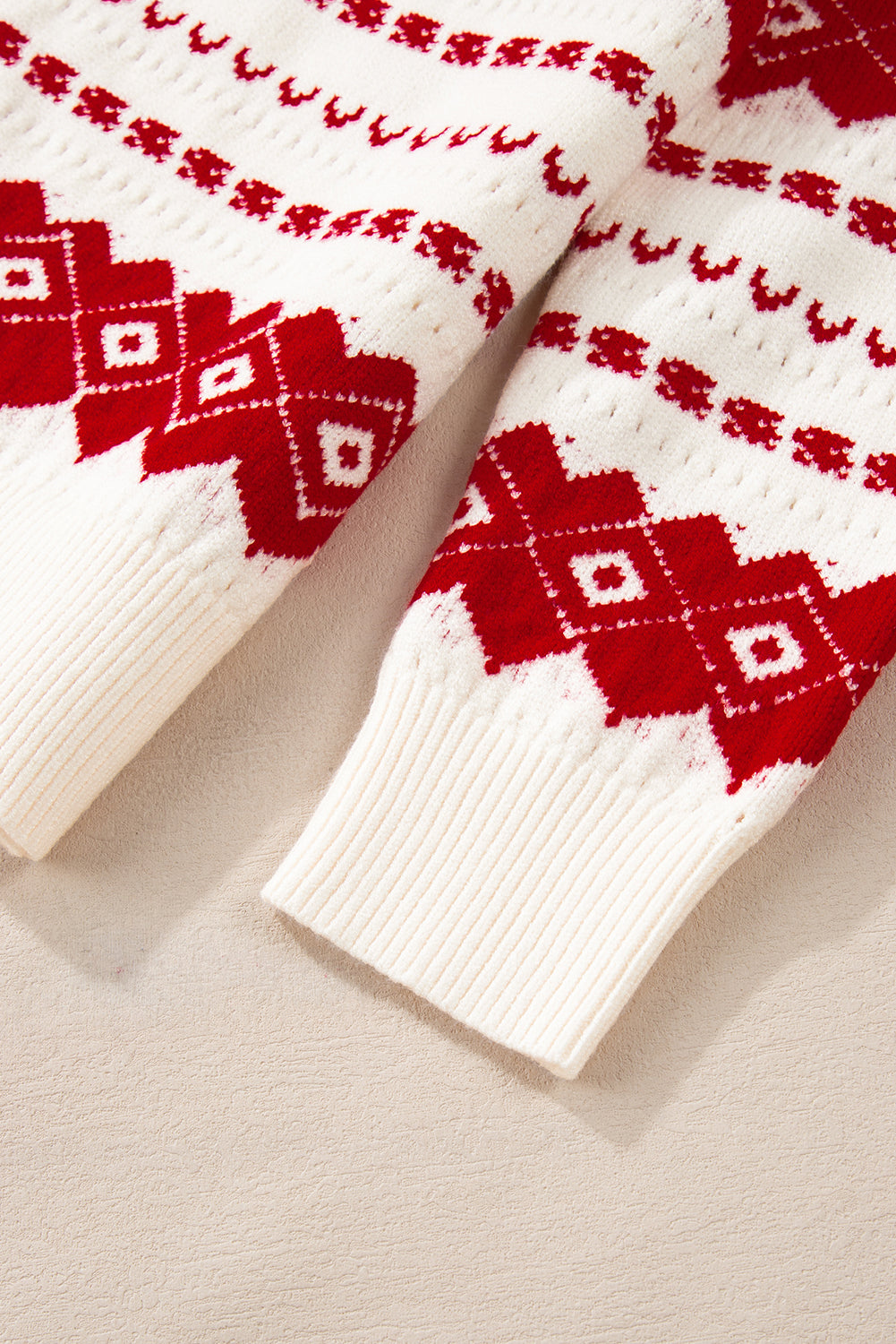 Pull ample a col rond a motifs géométriques occidentaux