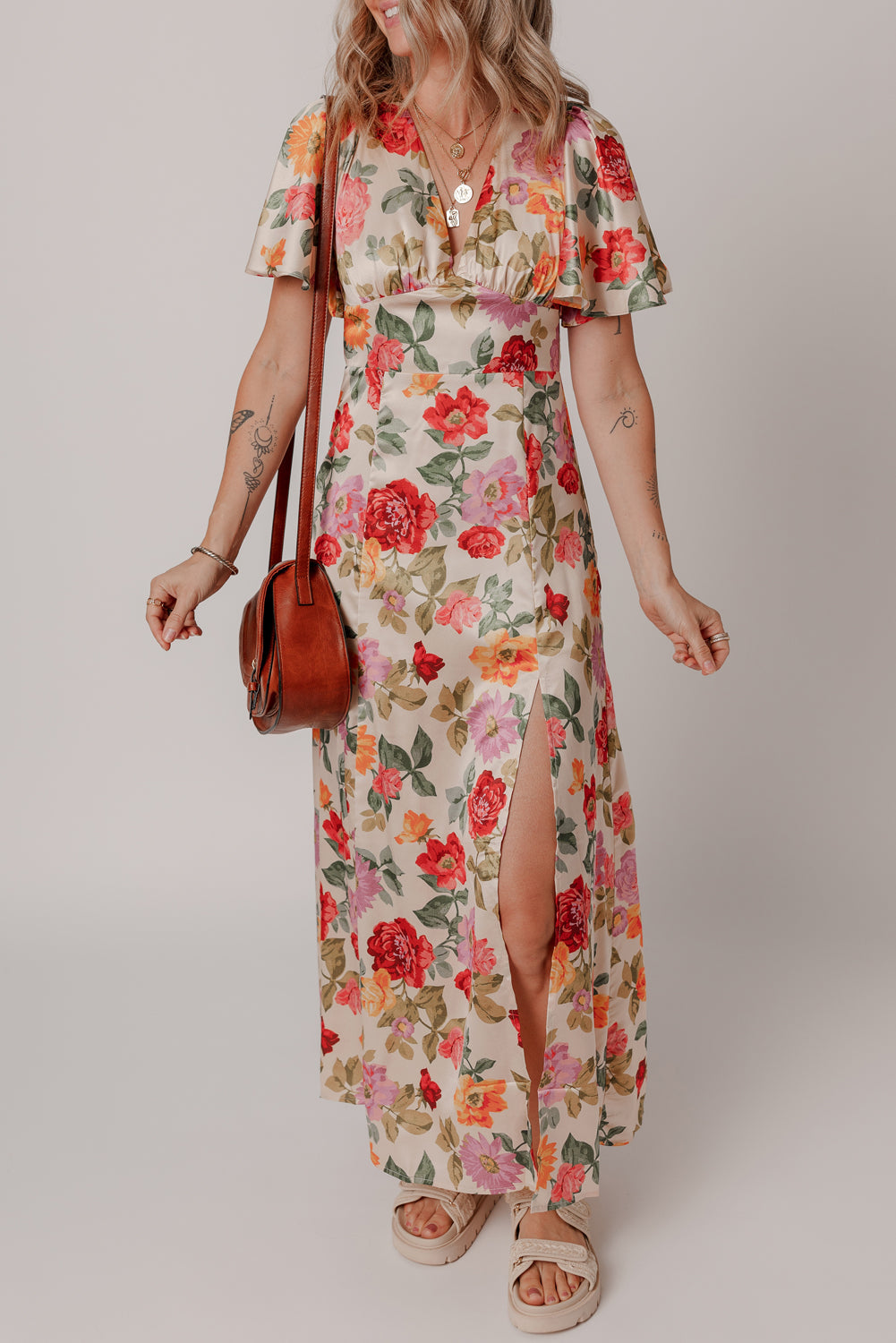 Robe longue fendue à fleurs vintage, col en V, manches courtes et lien au dos