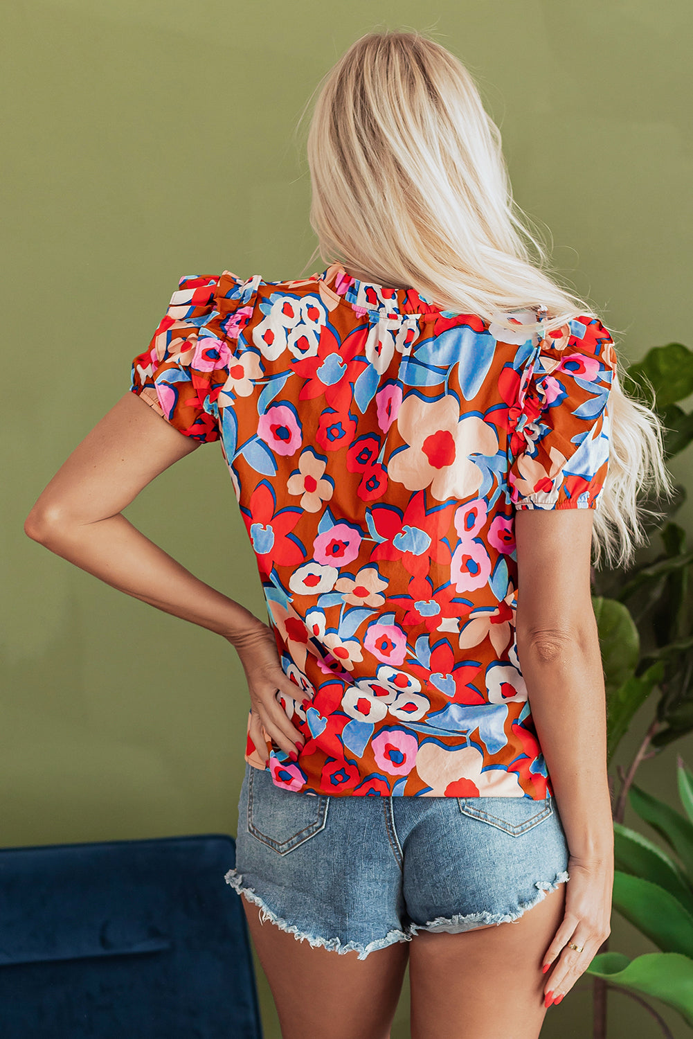 Chemisier à imprimé floral, col à volants et manches bouffantes