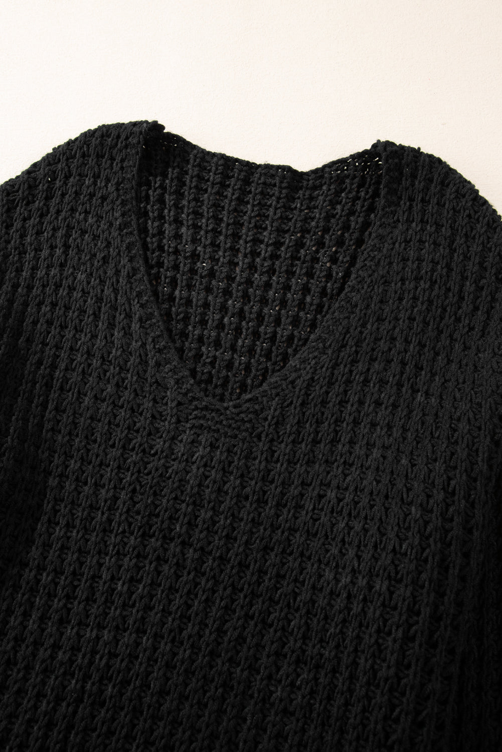 Pull à col en V au crochet évidé
