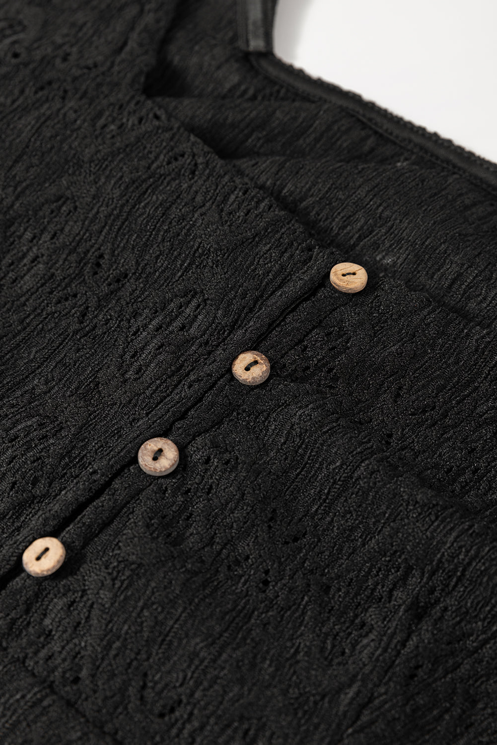 Mini-robe droite boutonnée en dentelle au crochet et col carré