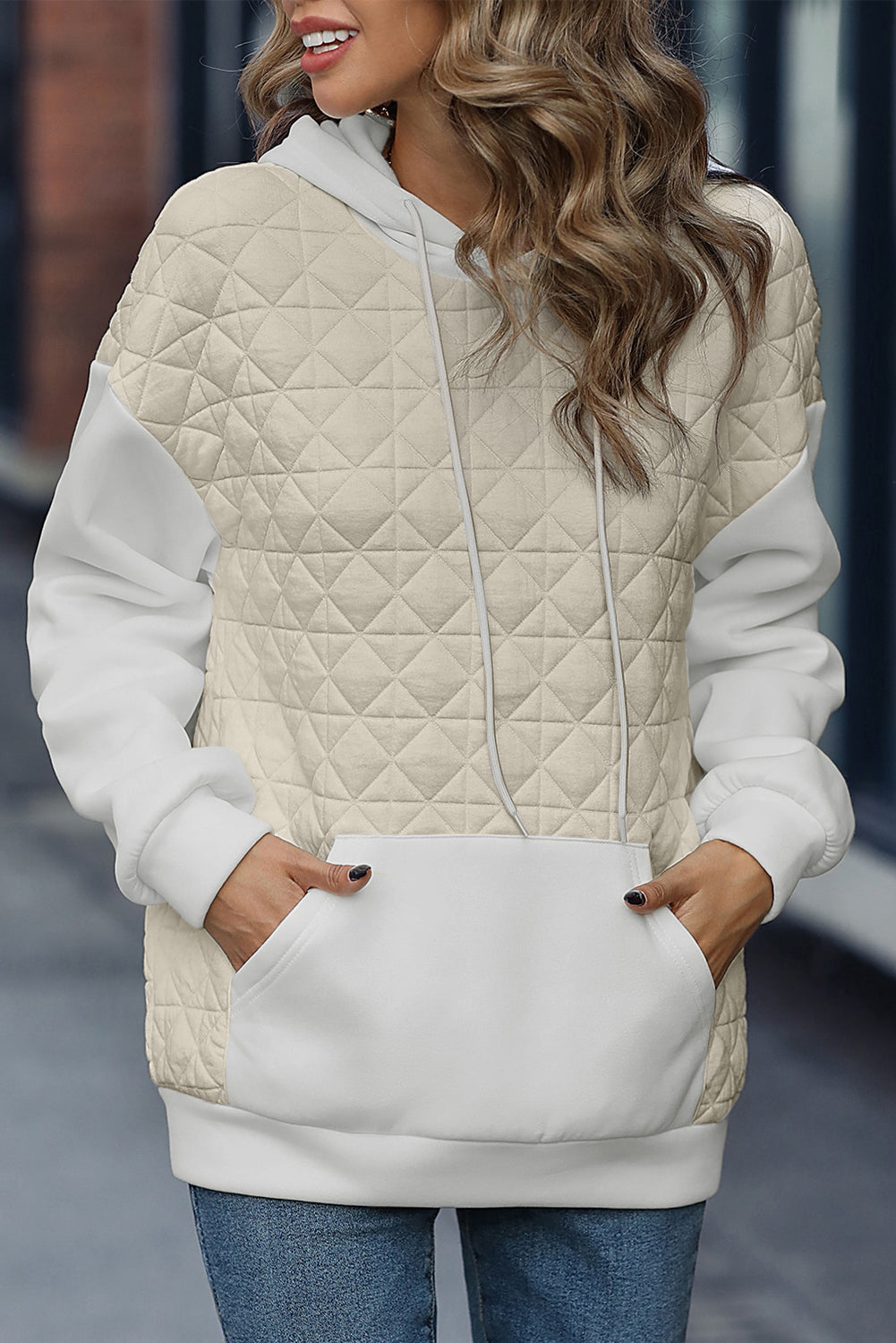 Sweat à capuche matelassé à épaules tombantes et poche kangourou en patchwork