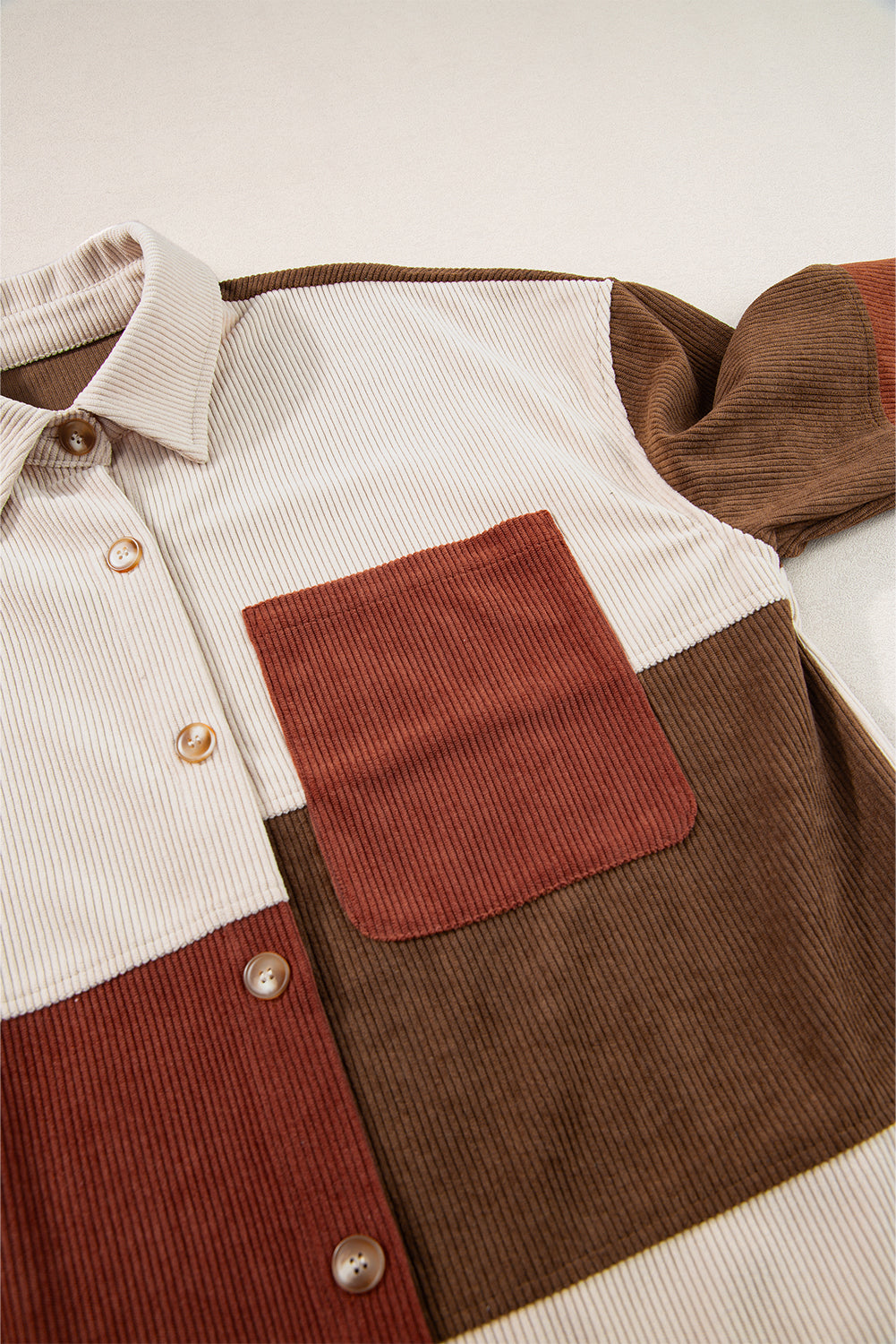 Veste en velours côtelé a ourlet incurvé et couleur contrastée avec poche