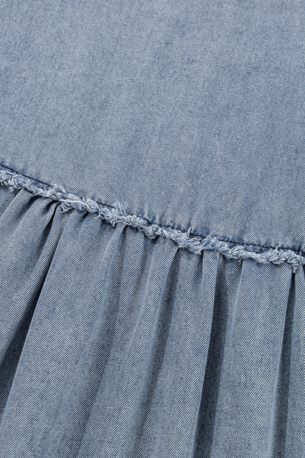 Mini-robe en jean coupe ample taille haute légèrement délavée