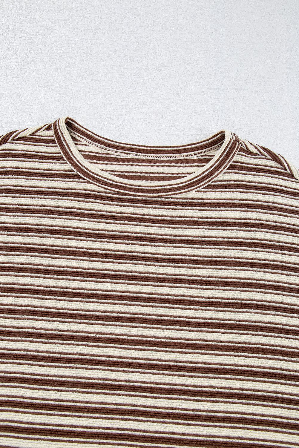 T-shirt ras du cou texturé avec fentes latérales