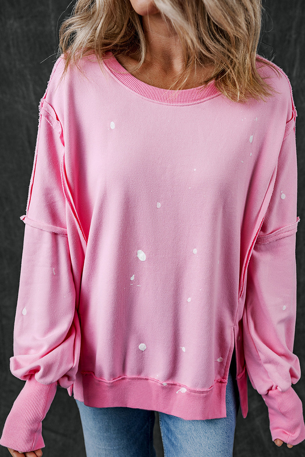Sweat ample à coutures exposées et taches d'éclaboussures