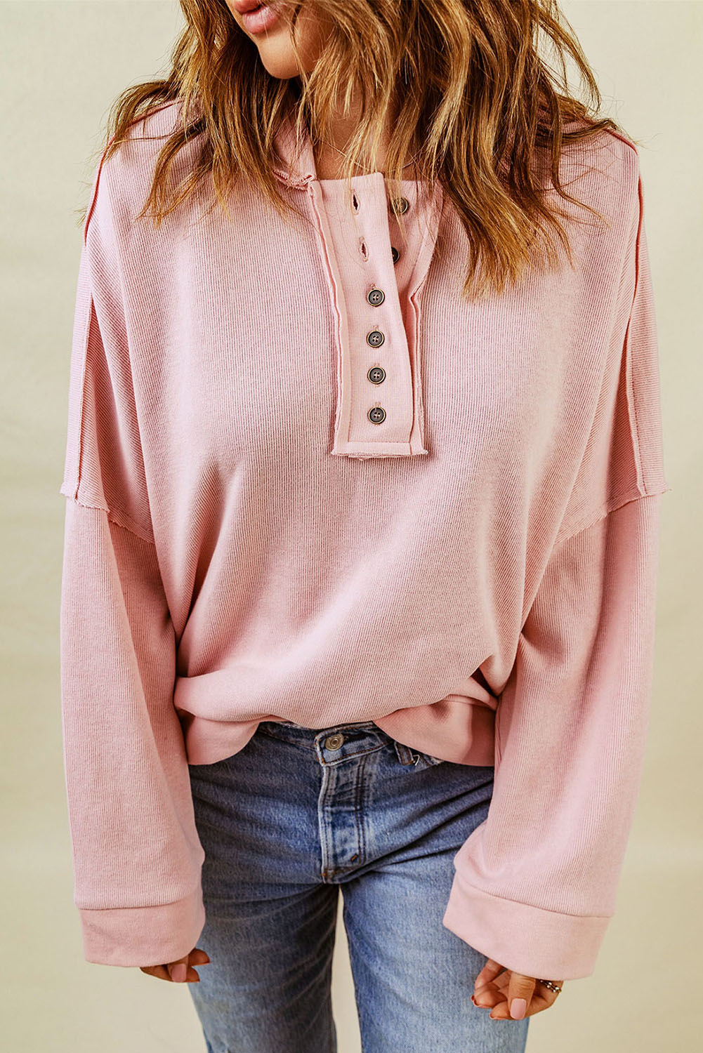 Sweat à capuche décontracté avec boutons et bordure en patchwork uni