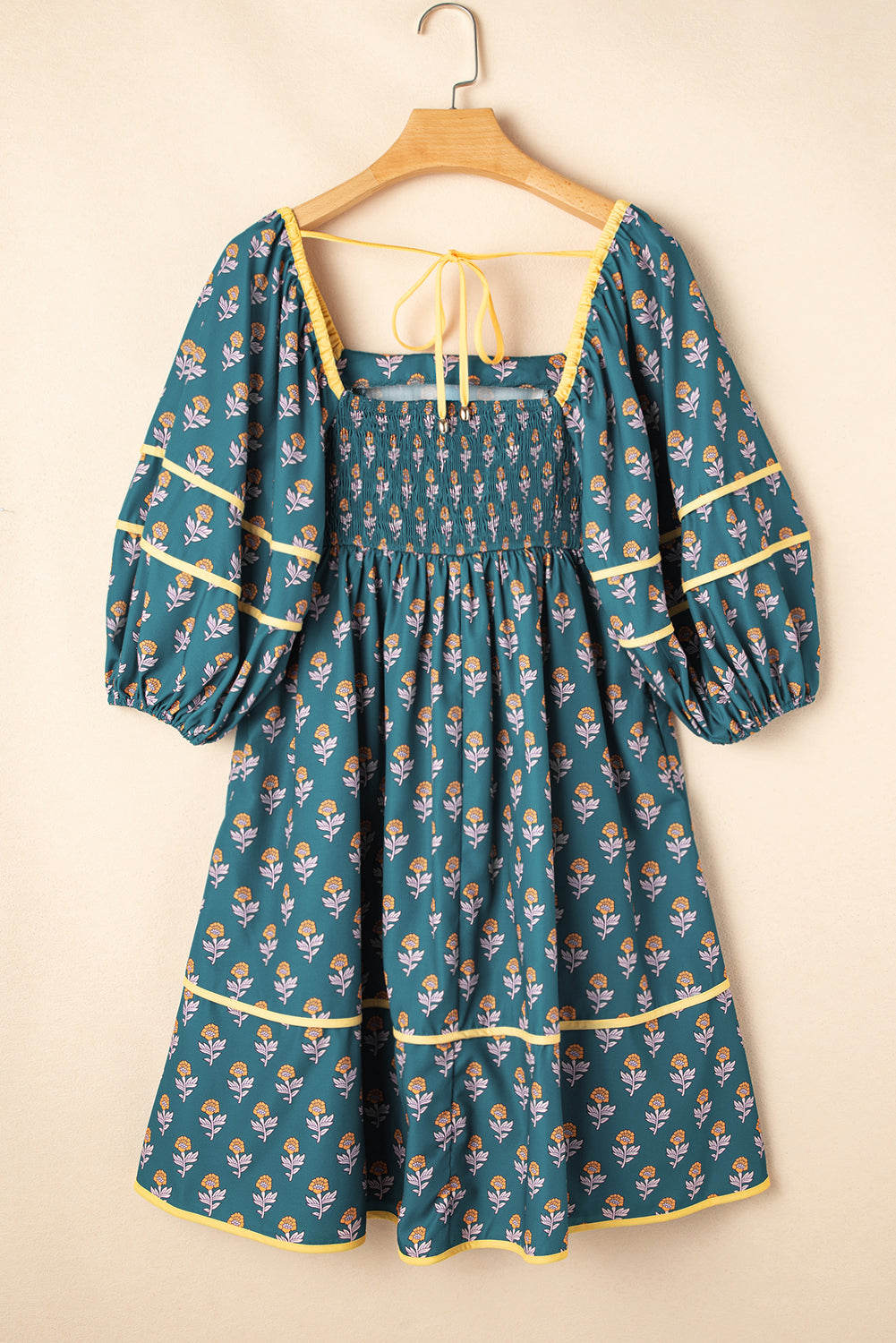Robe à manches bouffantes et col carré avec bordures contrastées florales