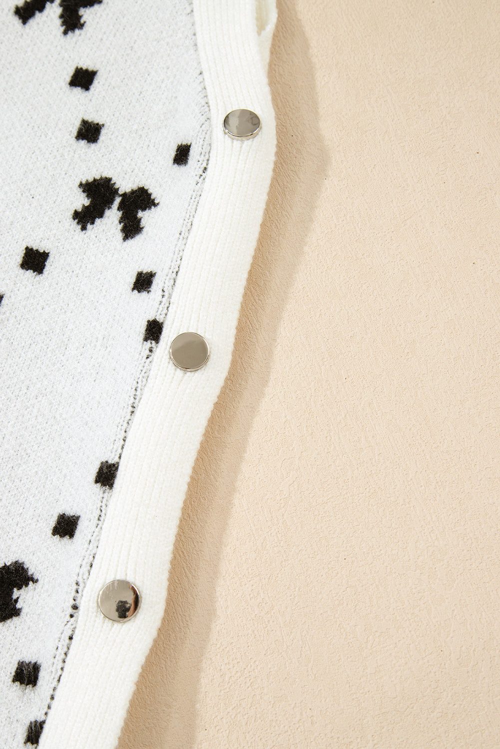 Gilet court boutonné à motif nœud sur le côté