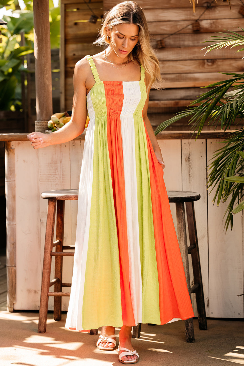 Robe longue évasée taille haute froncée color block