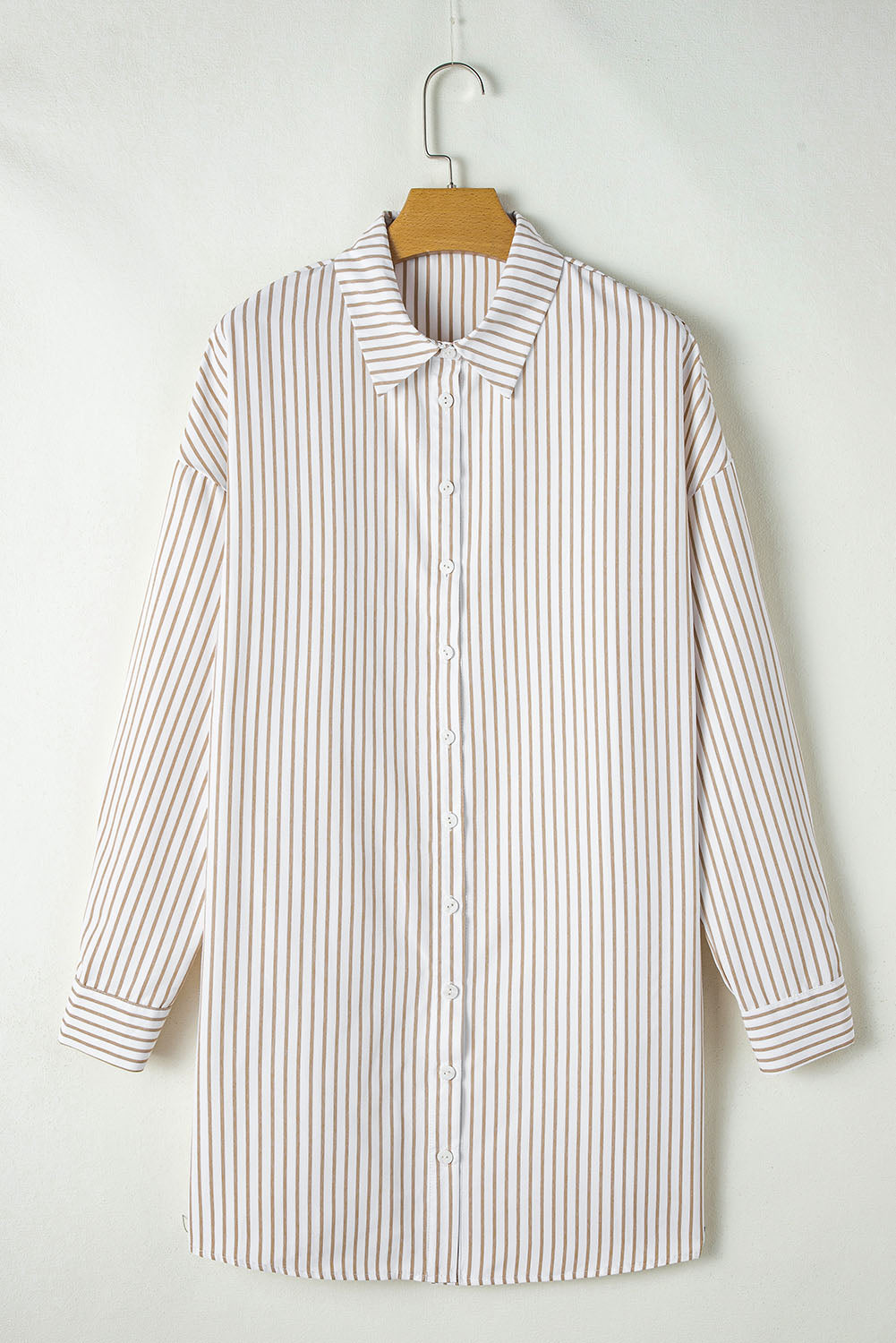 Mini-robe chemise boutonnée a manches longues