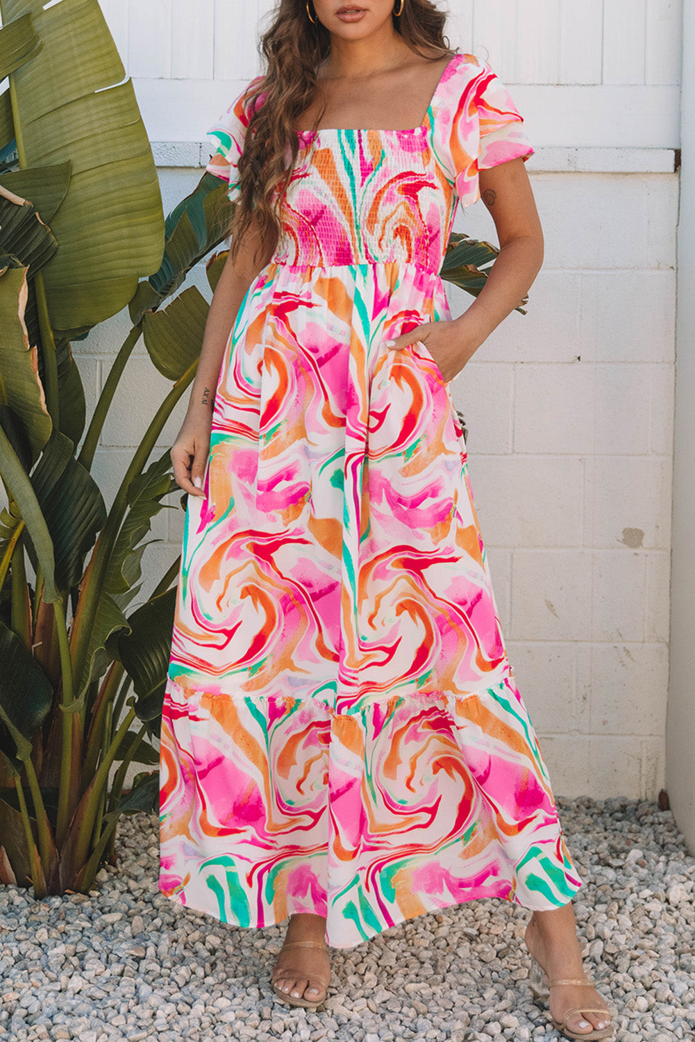 Robe longue à imprimé abstrait, manches à volants et buste froncé