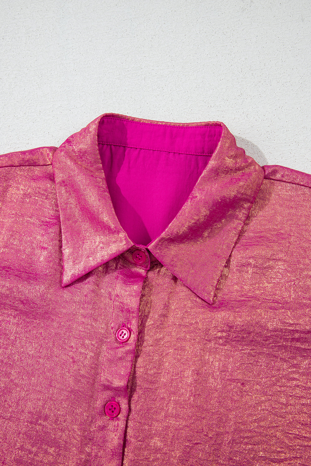 Chemise décontractée boutonnée à manches courtes et à reflets métalliques
