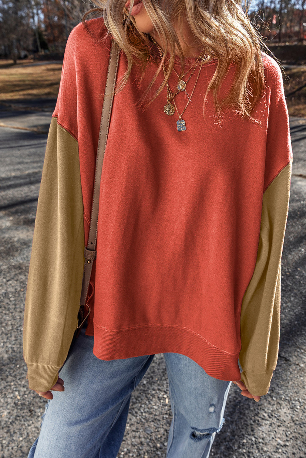 Sweat-shirt à épaules tombantes en patchwork bicolore