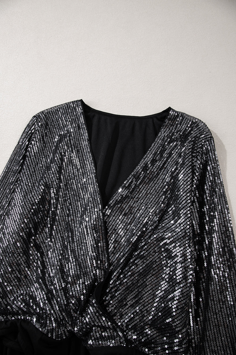 Body en maille a paillettes et manches longues a col surplis