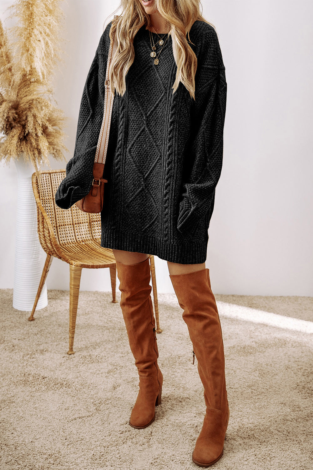 Robe pull coupe ample en tricot torsadé a épaules tombantes
