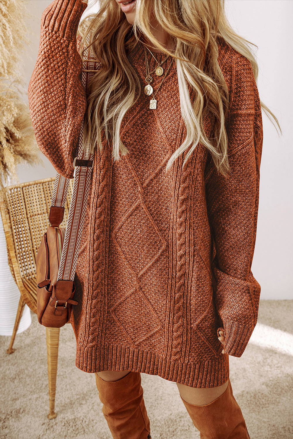 Robe pull coupe ample en tricot torsadé a épaules tombantes