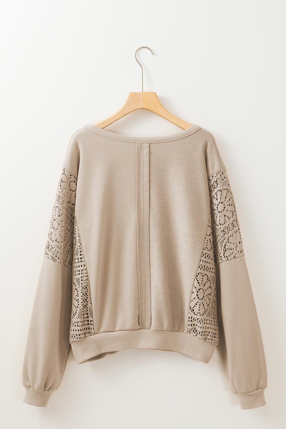 Sweat-shirt en tricot au crochet avec coutures apparentes et bordure côtelée