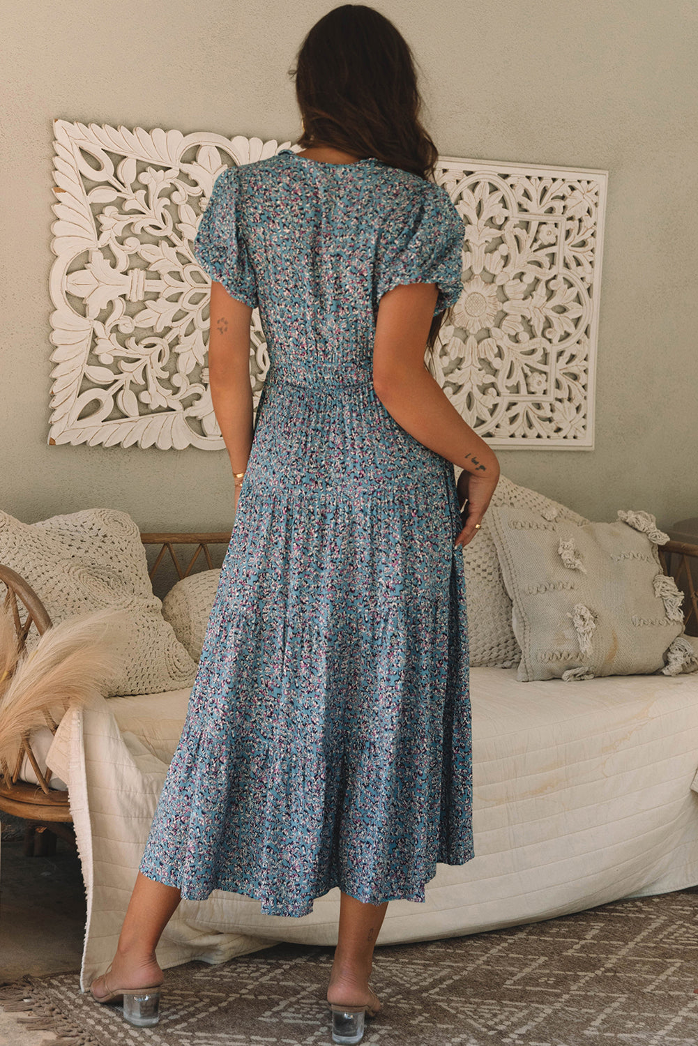 Robe longue imprimée a col en V et froncée a manches courtes bouffantes