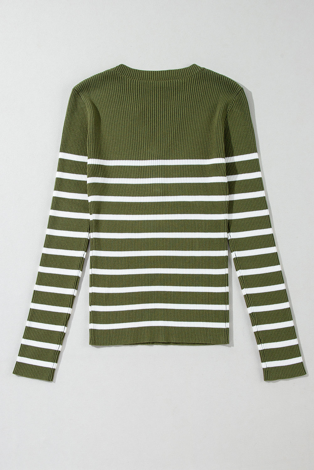 Pull coupe ajustée en tricot côtelé avec boutons Henley