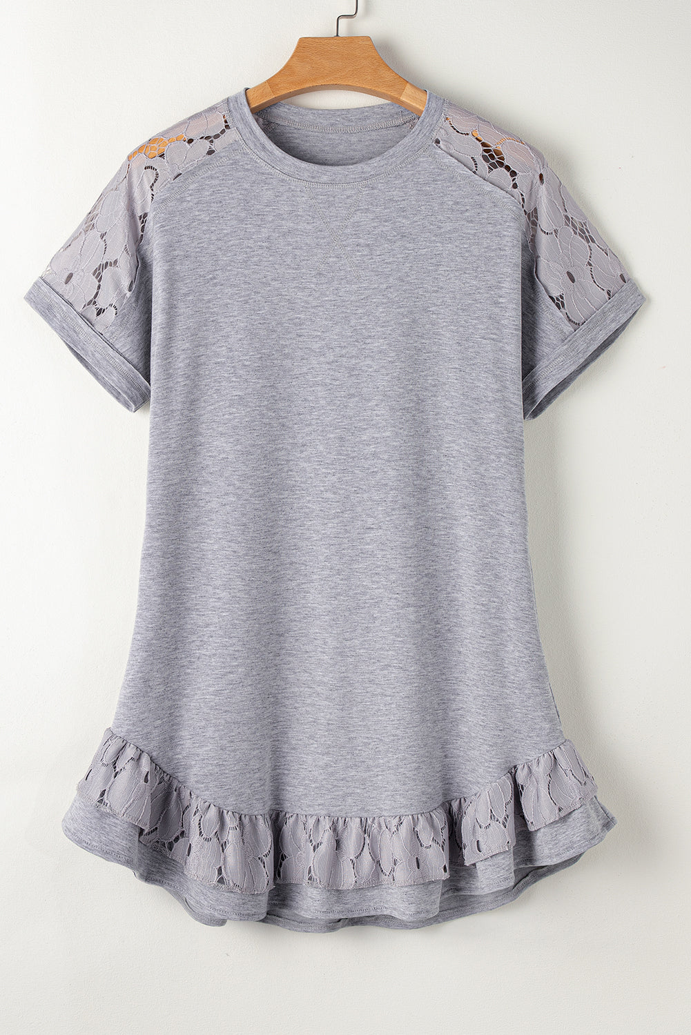 Robe t-shirt a volants et patchwork floral en dentelle