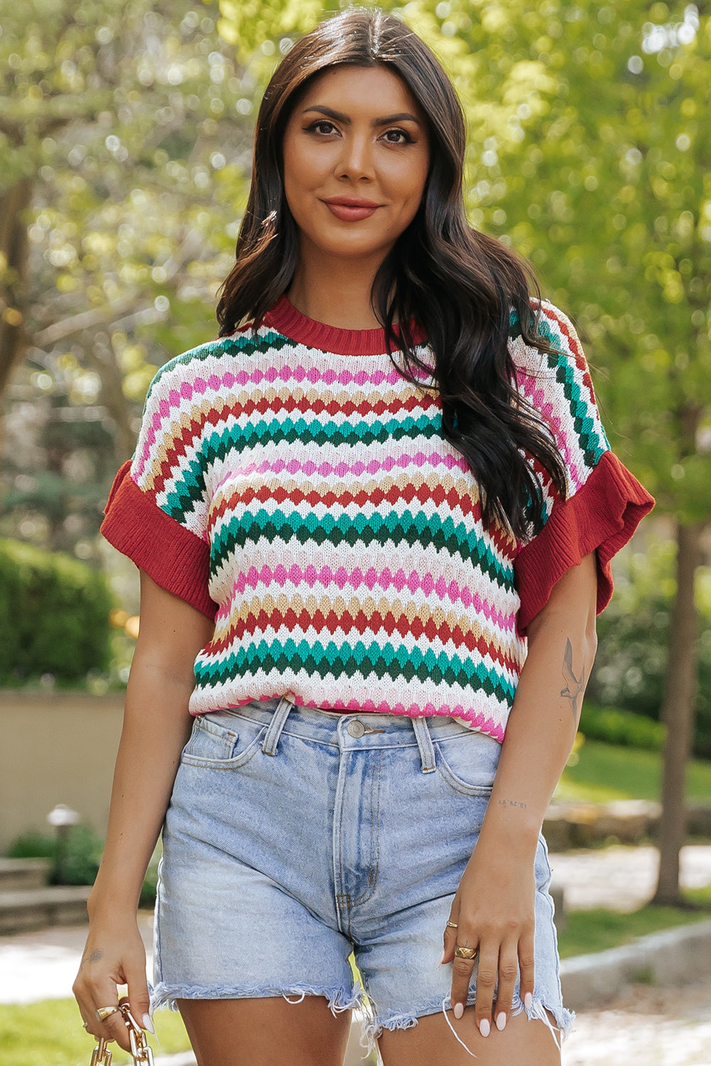 Pull texturé coloré a manches volantées et bordures