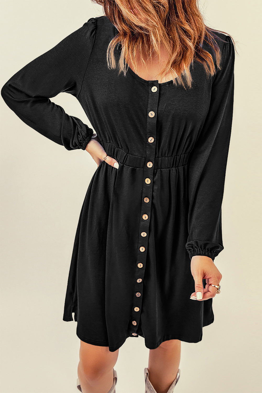 Robe boutonnée a manches longues et taille haute