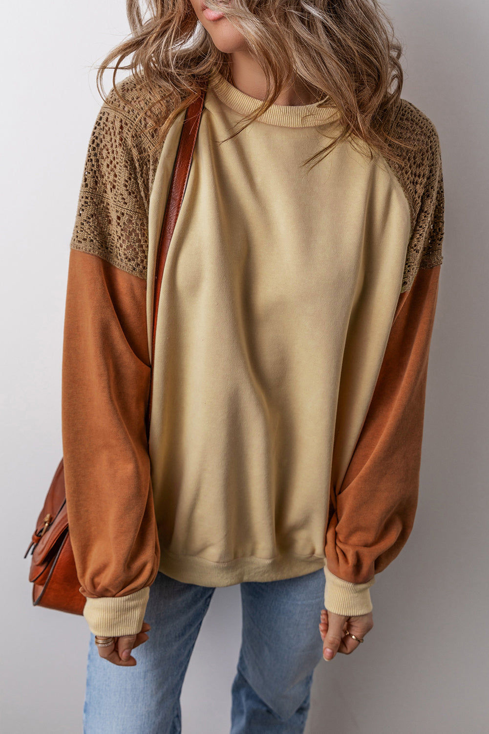 Sweat-shirt à épaules tombantes et patchwork de dentelle